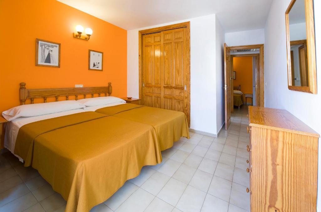 Apartamentos Jovial Sant Antoni de Portmany Quarto foto