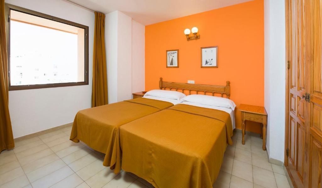 Apartamentos Jovial Sant Antoni de Portmany Quarto foto