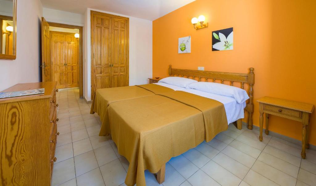 Apartamentos Jovial Sant Antoni de Portmany Quarto foto
