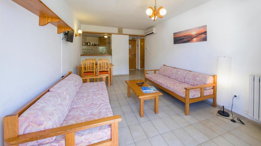 Apartamentos Jovial Sant Antoni de Portmany Quarto foto